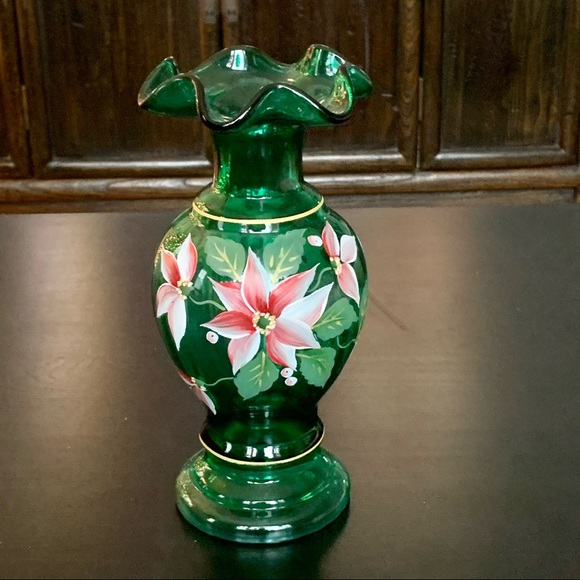 RARE - Fenton Artist Showcase Series Emarld Green Ruffle Glass Vase with Lilies - Picture 2 of 10